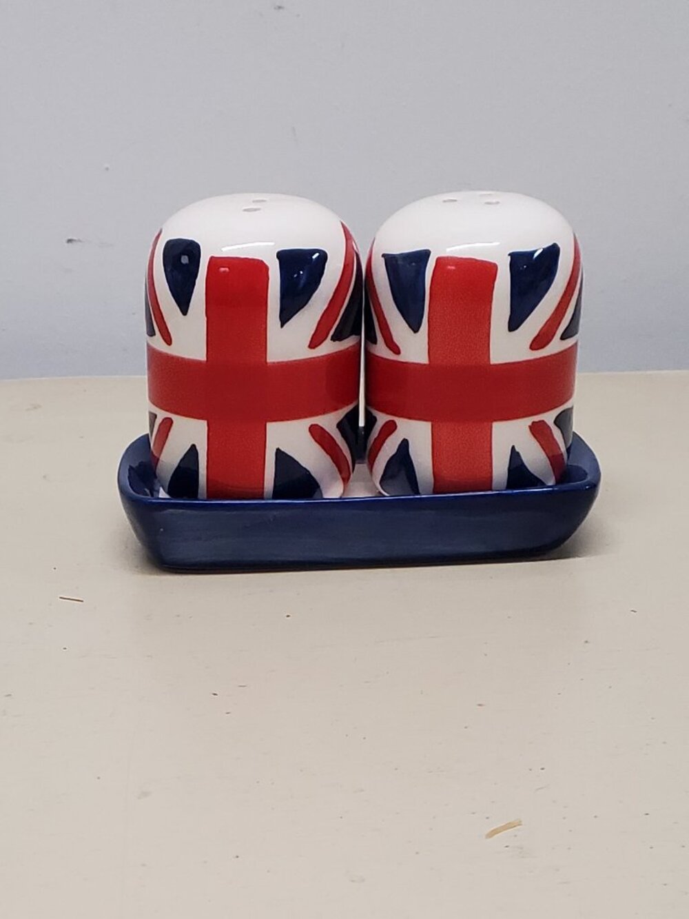 Union Jack Puckator Set of Salt and Pepper Shakers with Tray
